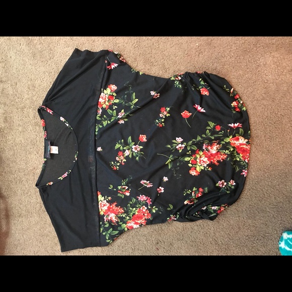 Stunning Floral top - Picture 2 of 2